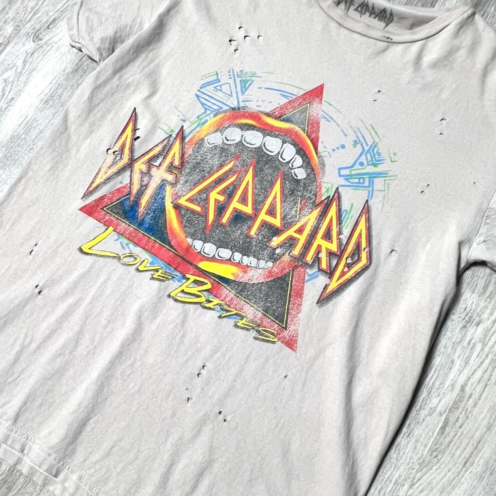 Def Leppard Graphic Tshirt - Picture 3 of 9